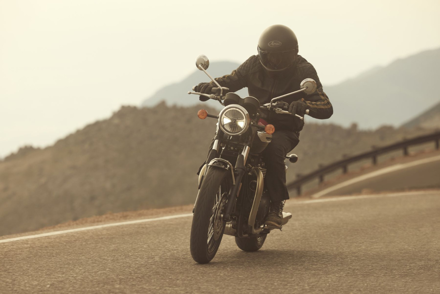 Bonneville T100